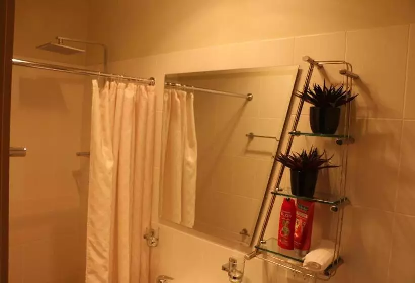 مُتل Westside Studio Apartments