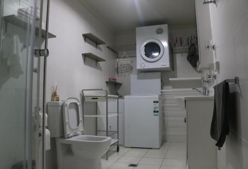 汽车旅馆  Westside Studio Apartments