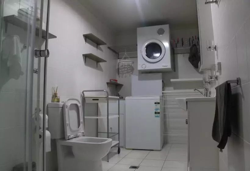 مُتل Westside Studio Apartments