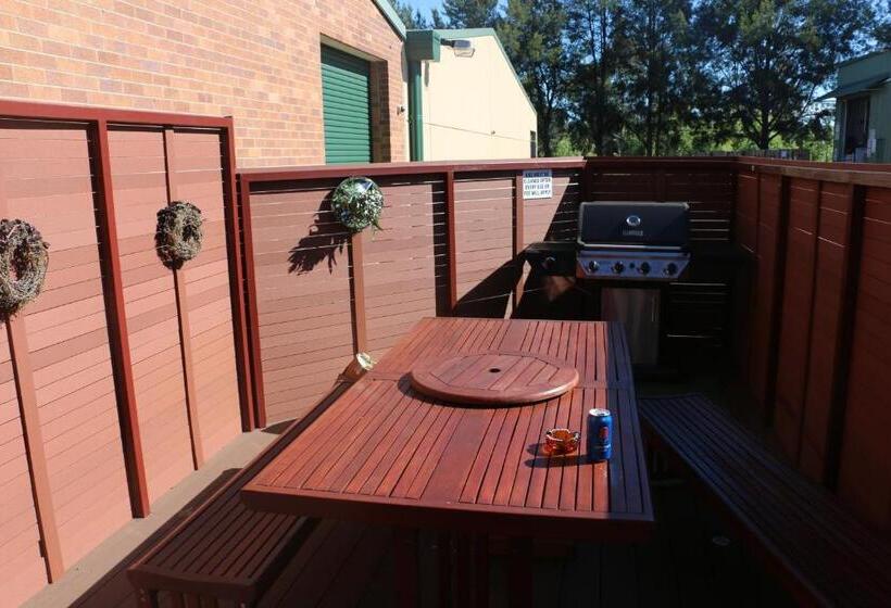 汽车旅馆  Westside Studio Apartments