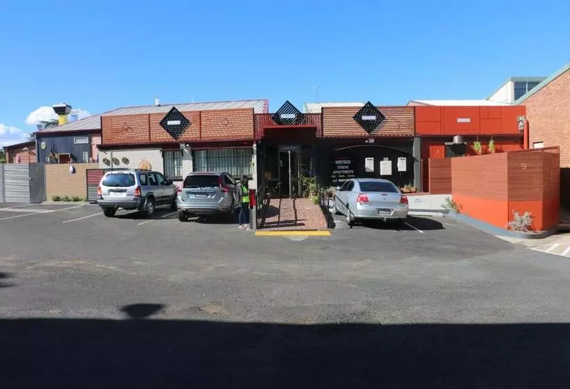 مُتل Westside Studio Apartments