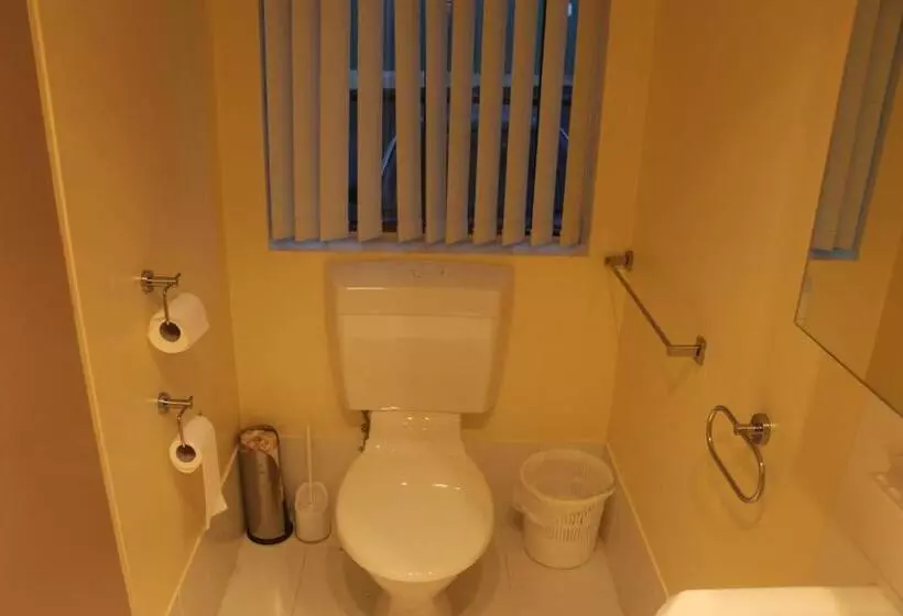 مُتل Westside Studio Apartments