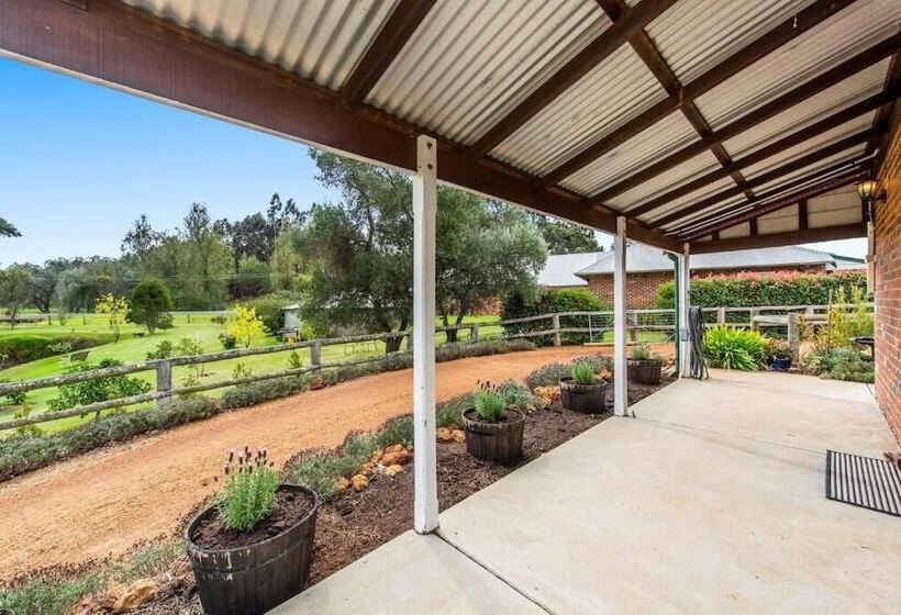 Мотель Blackwood Valley Suites