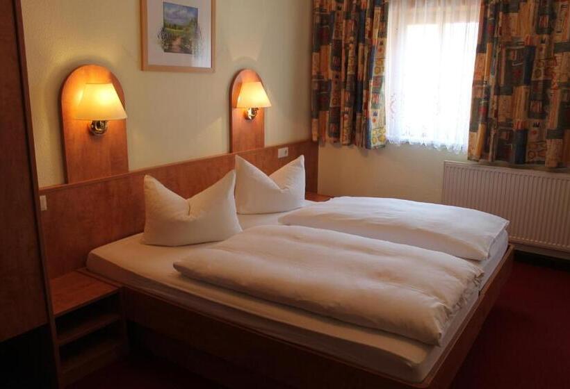 ユースホステル Gasthaus& Pension Zum Roten Haus