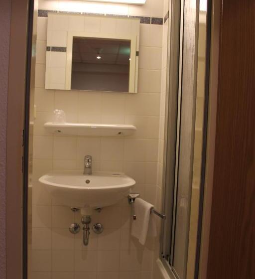 ユースホステル Gasthaus& Pension Zum Roten Haus