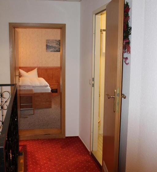 ユースホステル Gasthaus& Pension Zum Roten Haus