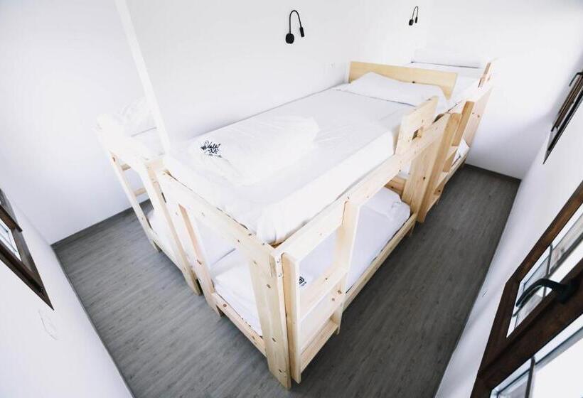 هاستل Latas Surf House