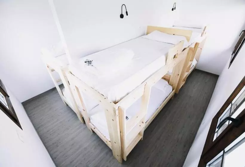 هاستل Latas Surf House