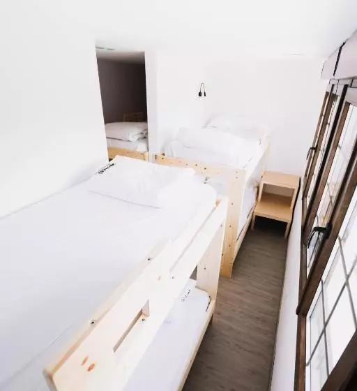 هاستل Latas Surf House