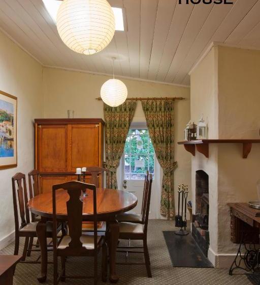 צימר Crafers Cottages