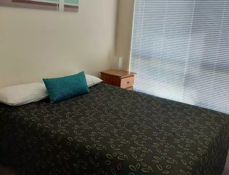 Emerald Motel Apartments