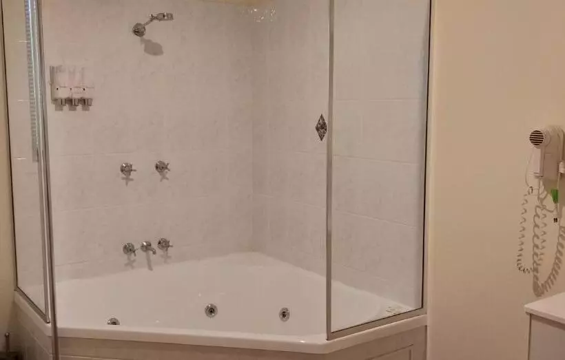 Emerald Motel Apartments