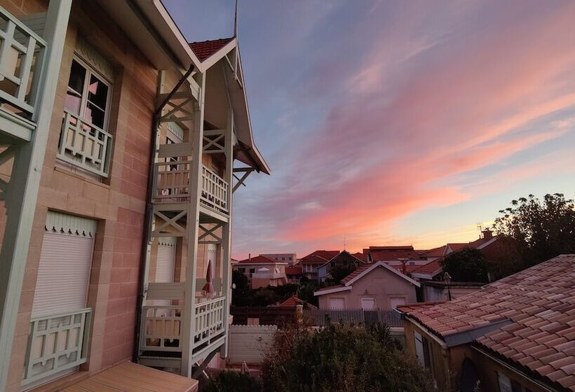 Отель Hôtel Michelet Plage