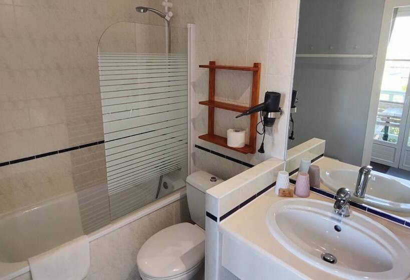 Отель Hôtel Michelet Plage