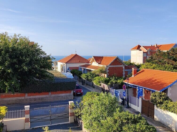 Отель Hôtel Michelet Plage