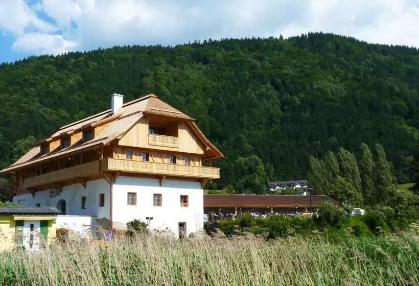 Hotelli Stiftsschmiede Ossiach