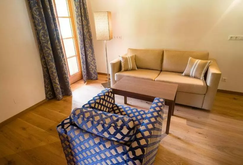 Hotelli Stiftsschmiede Ossiach