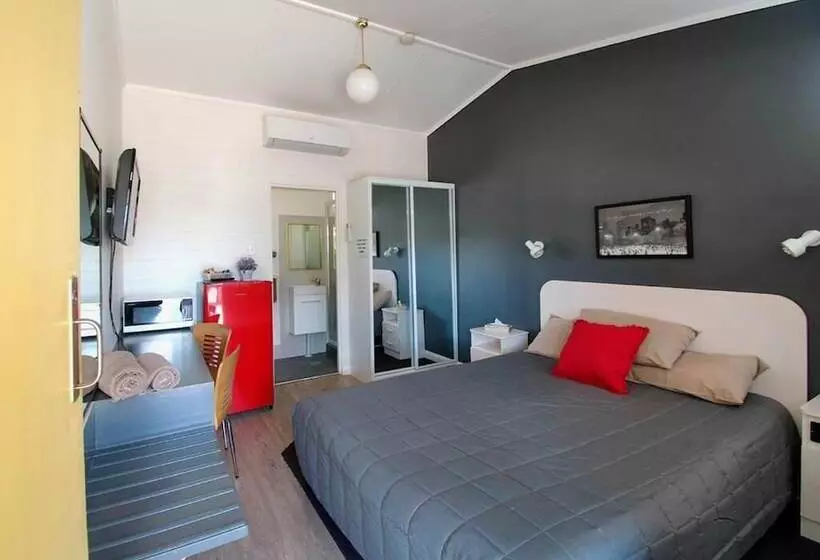 モーテル Memphis Motor Inn