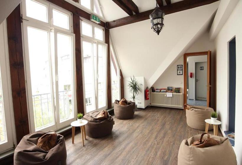 Blue Doors Hostel Altstadt