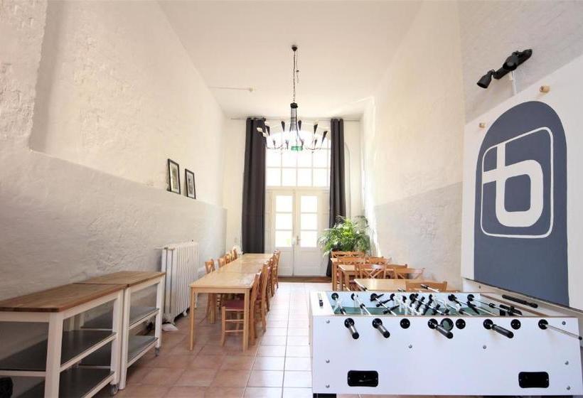 Blue Doors Hostel Altstadt