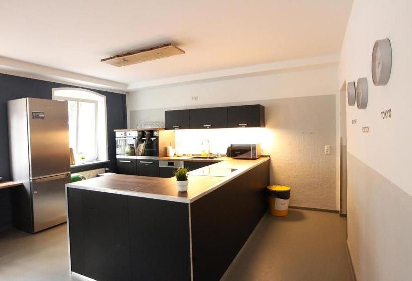 Blue Doors Hostel Altstadt