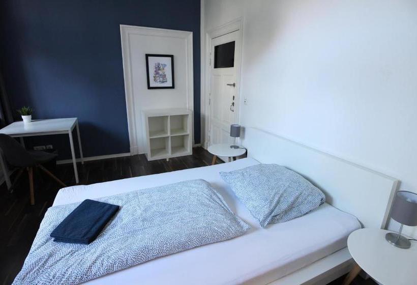 Blue Doors Hostel Altstadt