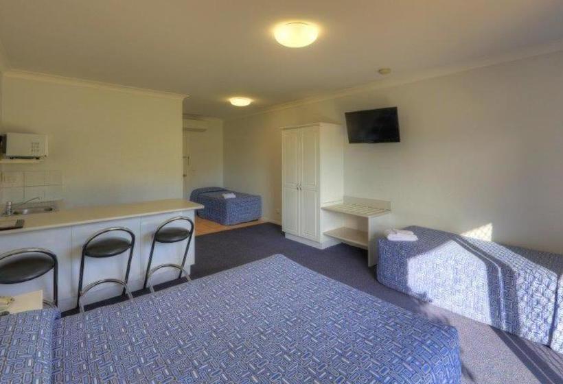 Heritage Lodge Motel