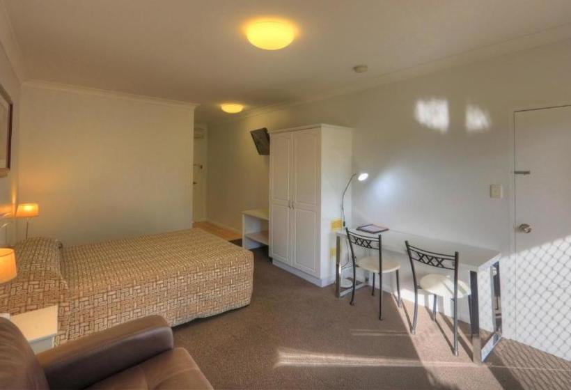 Heritage Lodge Motel