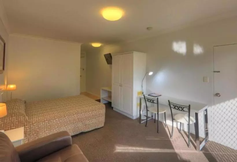 Heritage Lodge Motel