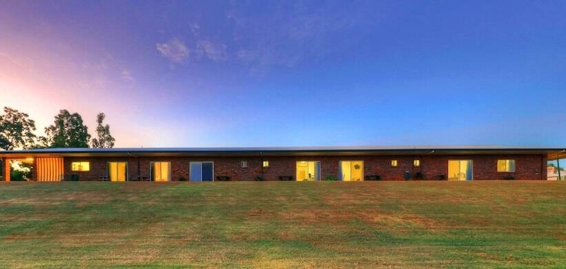 Heritage Lodge Motel