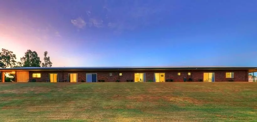 Heritage Lodge Motel