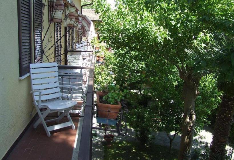 هتل Bed&breakfast Villa Lorena