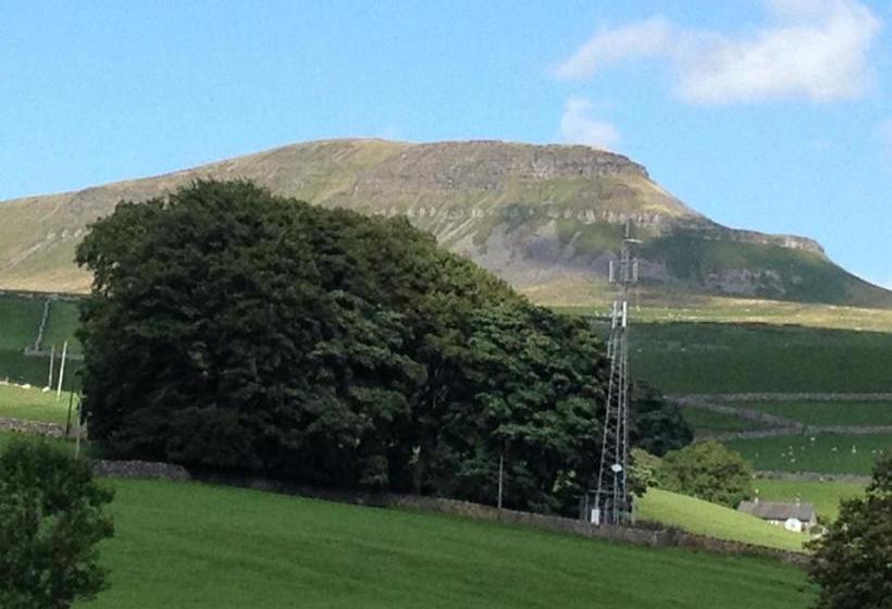 בית מלון כפרי The Crown