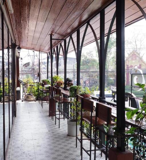 Oyo 718 Grace Hostel