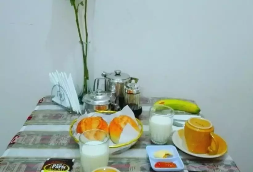 ユースホステル Hostal Salas