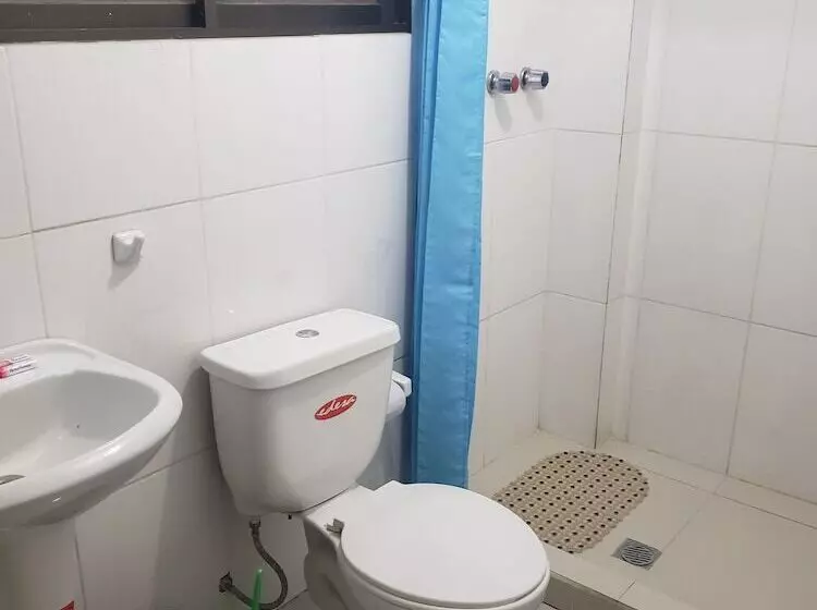 ユースホステル Hostal Salas