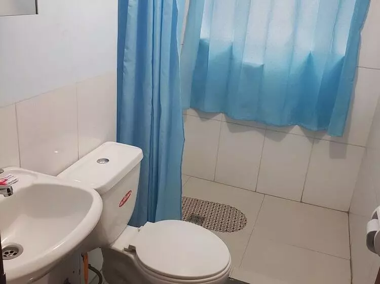 ユースホステル Hostal Salas