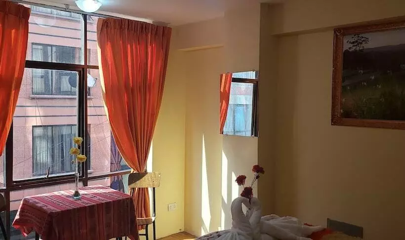 ユースホステル Hostal Salas