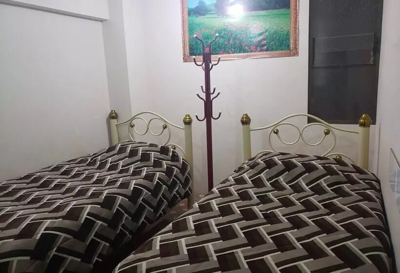 ユースホステル Hostal Salas