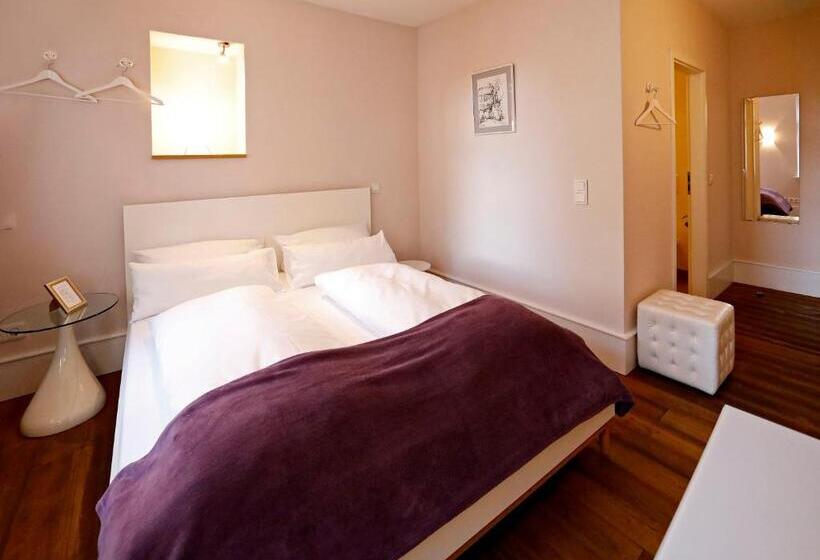 הוסטל Weinreich, Gästezimmer & Weinstube