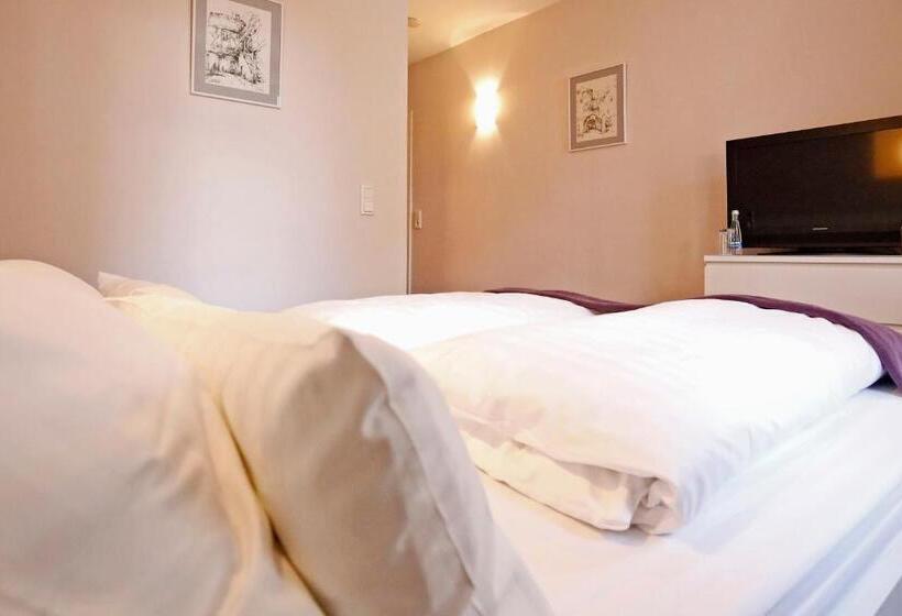 הוסטל Weinreich, Gästezimmer & Weinstube