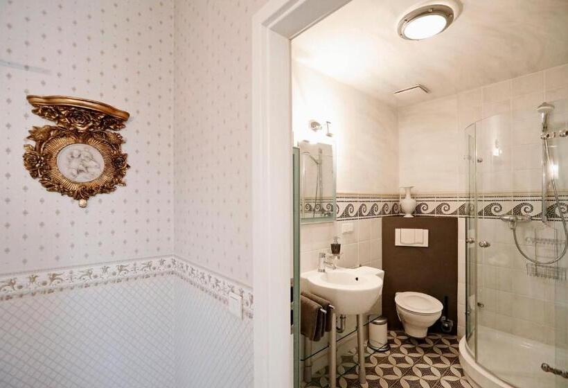 הוסטל Weinreich, Gästezimmer & Weinstube