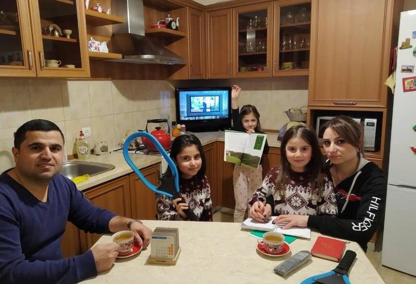 تختخواب و صبحانه Petit Dilijan