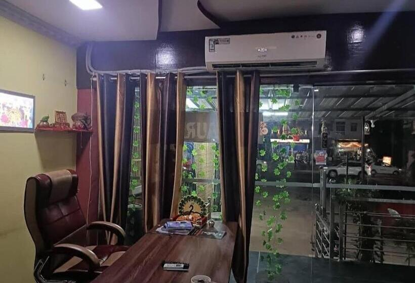 ホテル Kanak Palace