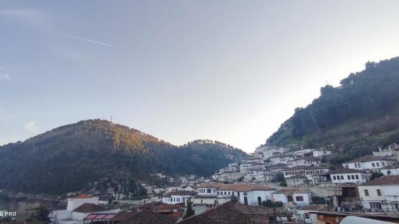 펜션 Guest House Baba Lluka