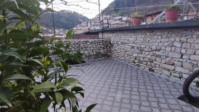 펜션 Guest House Baba Lluka