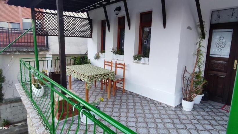 펜션 Guest House Baba Lluka