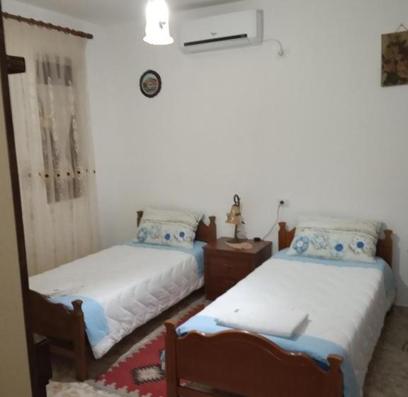 펜션 Guest House Baba Lluka