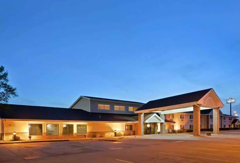 هتل Americinn By Wyndham West Burlington