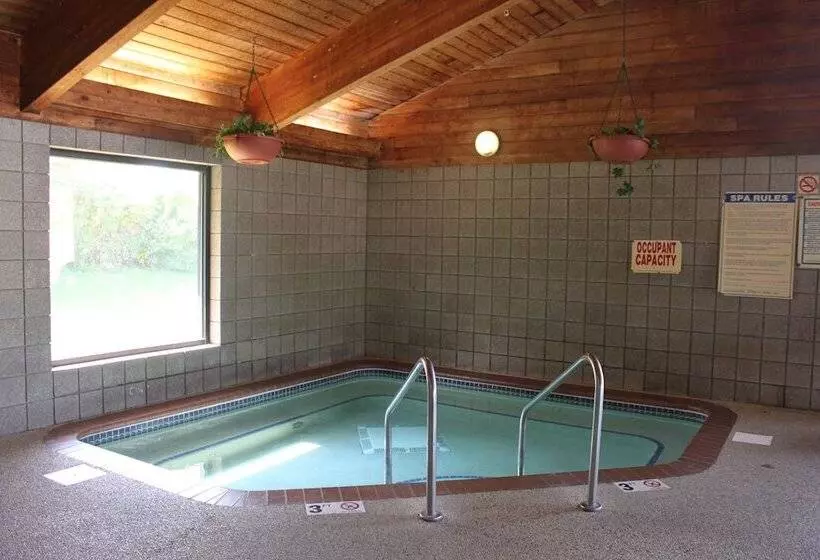 هتل Americinn By Wyndham West Burlington